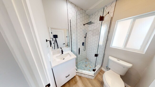 Building Photo - Modern 4 Bed 2 Bath House on Mary Lane!! (...