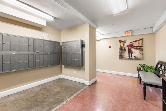 Building Photo - 1205 SW Cardinell Dr