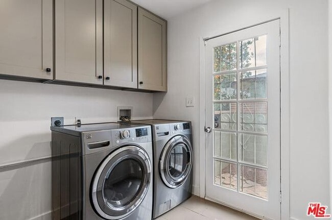 Building Photo - 6939 Noble Ave