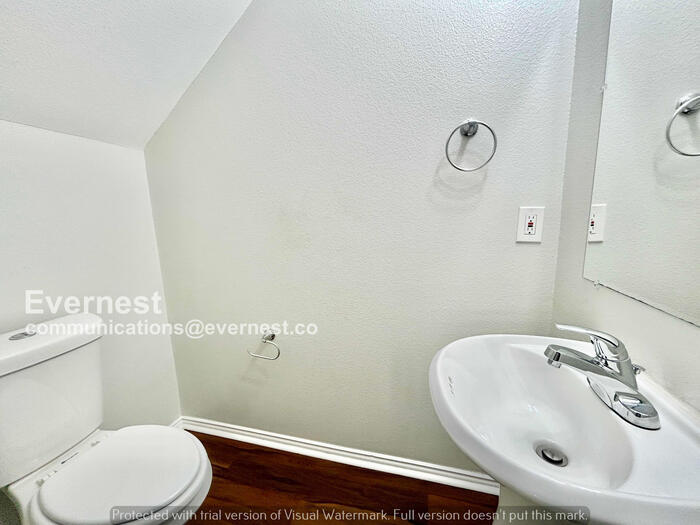 Building Photo - 256 Creek Cove Dr