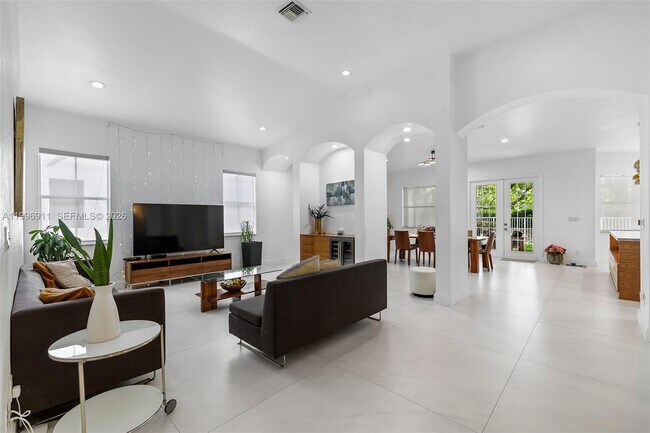 Building Photo - 3870 E Hibiscus St