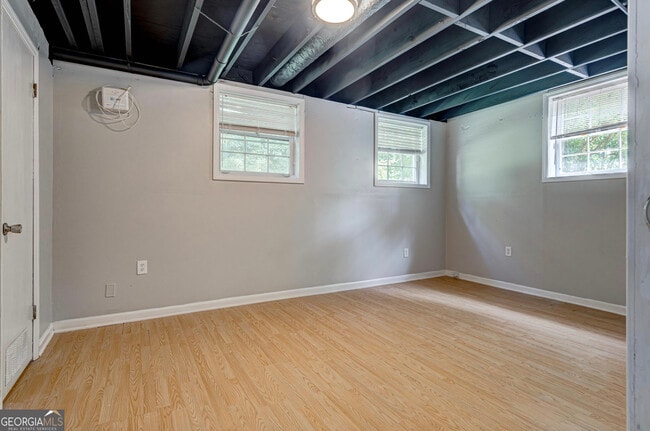 Building Photo - 922 Sharon Ct