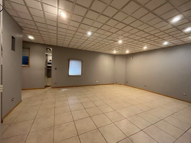 Building Photo - 8641 N Shermer Rd