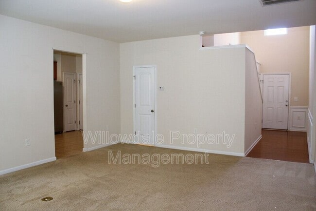 Building Photo - 421 Chanson Dr