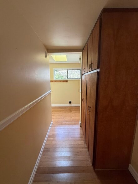 Building Photo - 6840 NE Wood Bay Ln