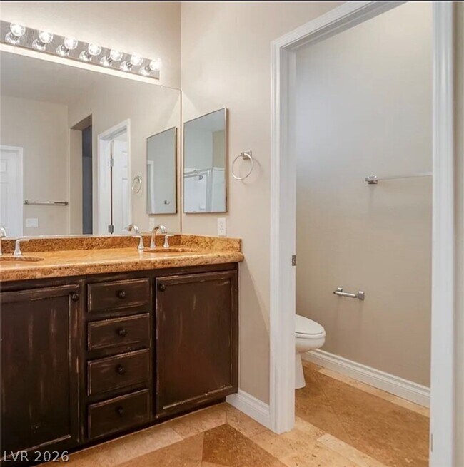 Building Photo - 2406 Paveene Ave