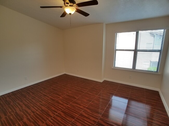 Building Photo - Beautiful Remodeled 1/1 Condo x Rent @ Winter Park in front of Full Sail.