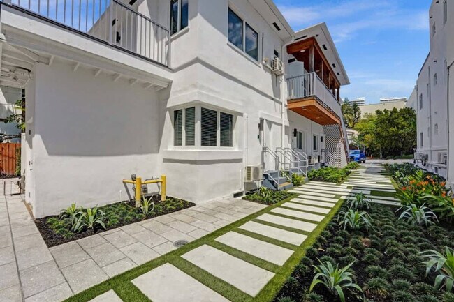 Building Photo - 3020 Seville St