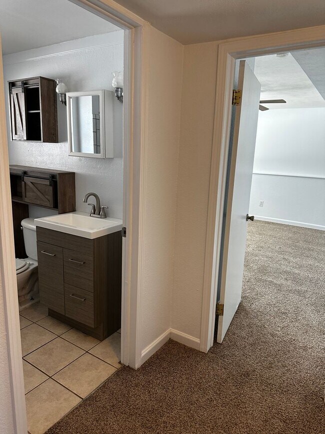 Building Photo - READY NOW!! Fantastic 4-bedroom,2 bath 1 car garage!