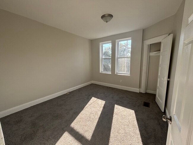 Building Photo - 410 N Loudon Ave