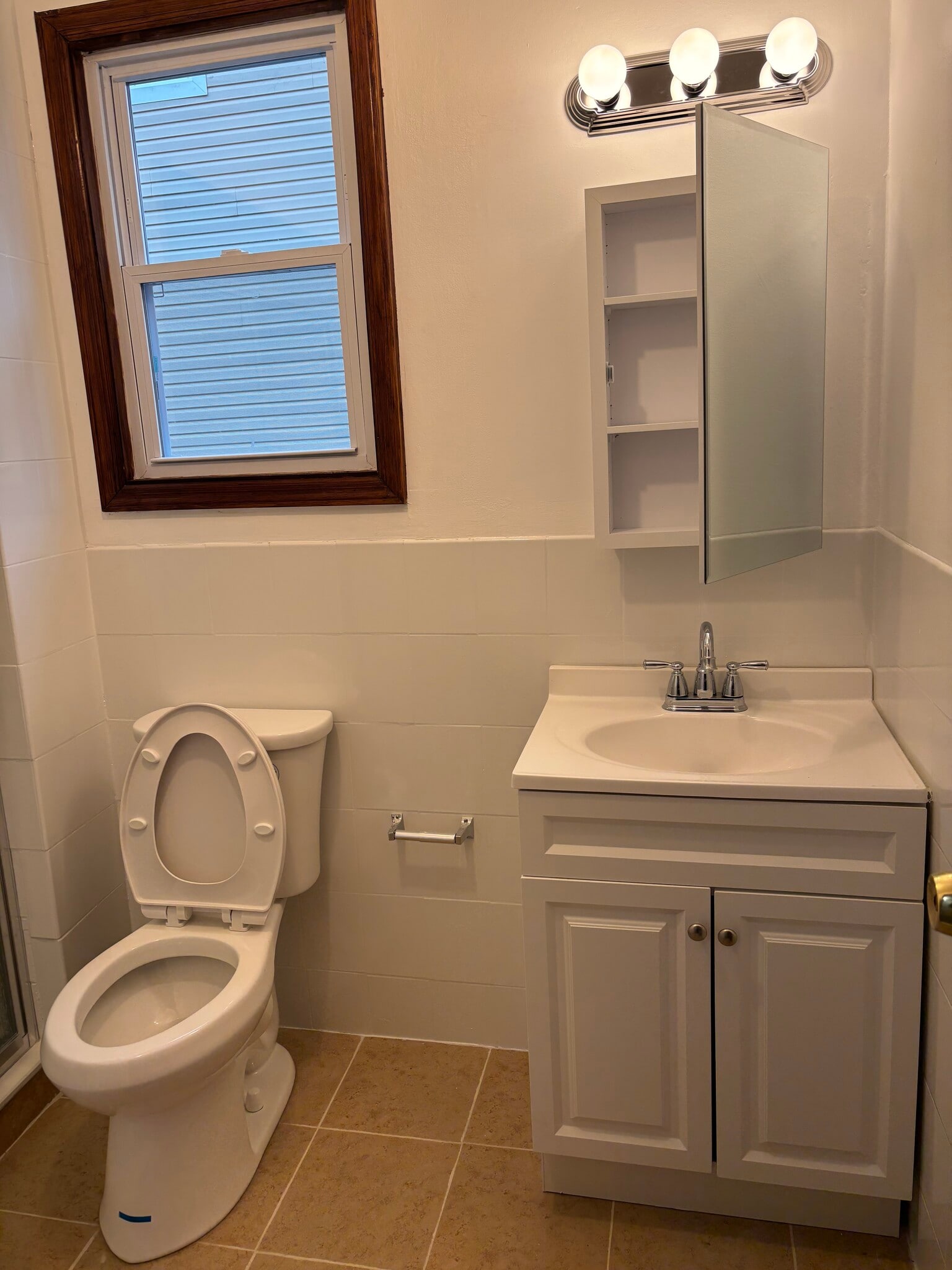 1st floor bathroom - 209 Fern Ave