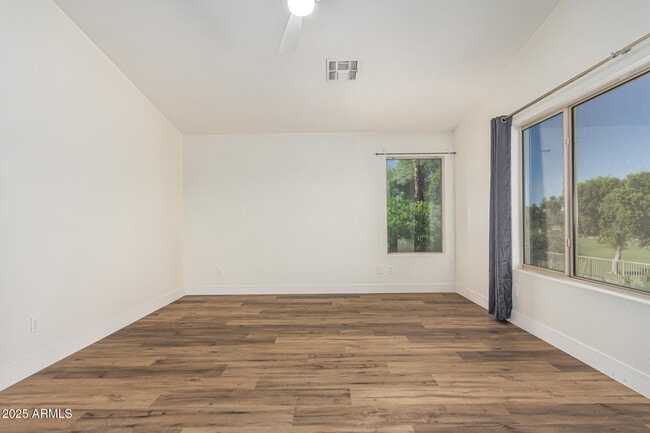 Building Photo - 602 W Canary Way