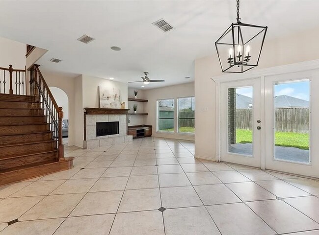 Building Photo - Beautiful 4BR / 3.5BA Home with Garage, Patio & Premium Features