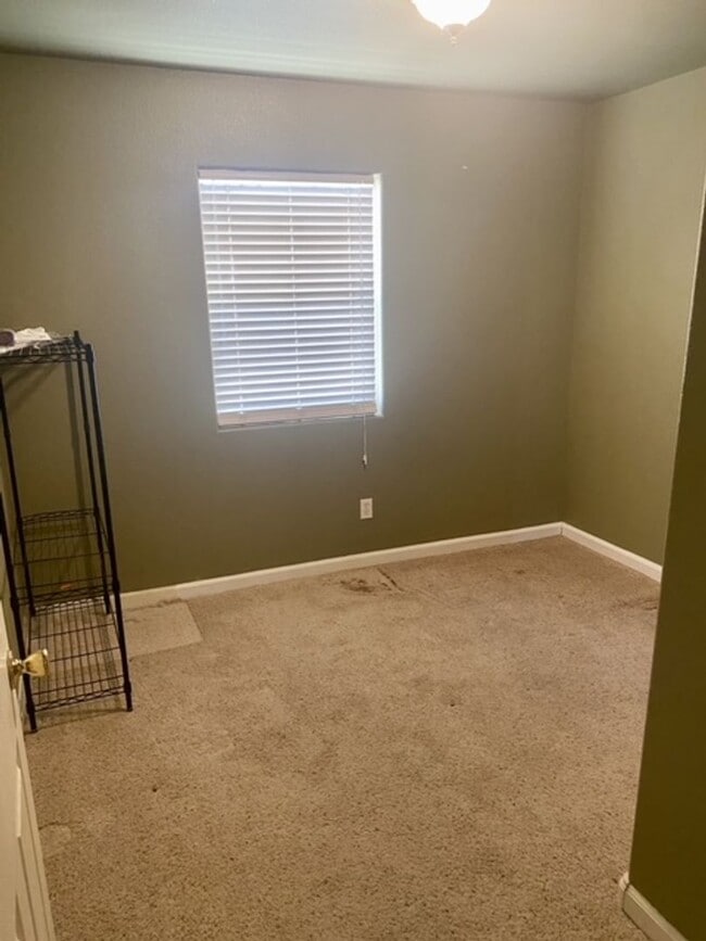 Building Photo - Charming 3-Bedroom Cottage with Fenced Yard & Fireplace in the Heart of Frazier Park