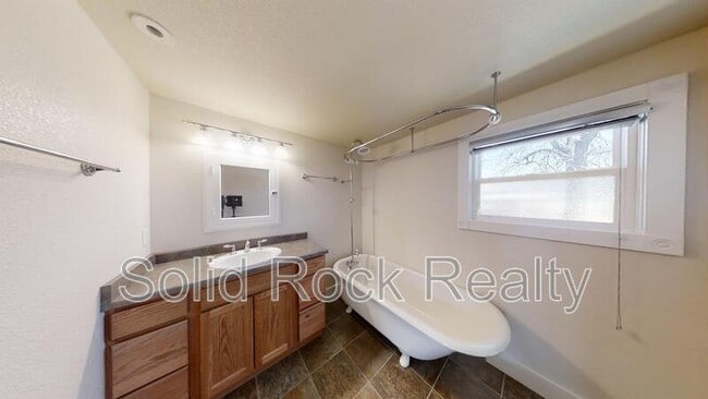 Building Photo - 809 N Wahsatch Ave