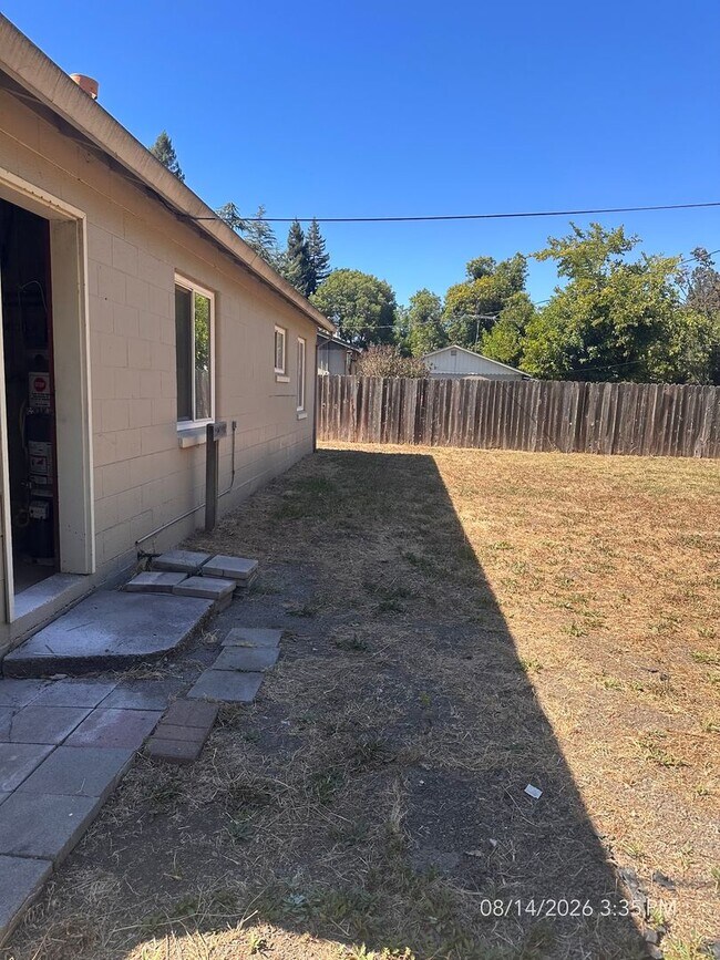 Building Photo - 2518 Linda Vista Ave