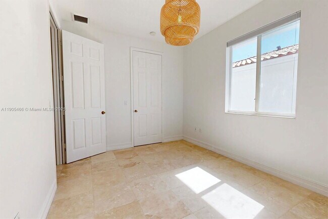 Building Photo - 3180 New York St