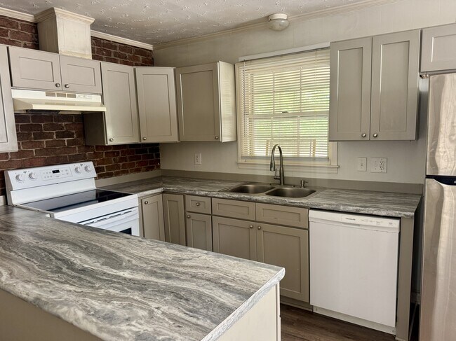 Building Photo - 317 Forest Grove Ave