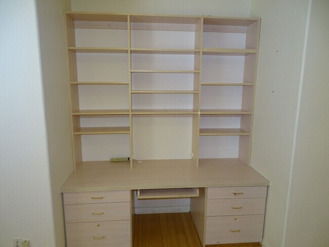 Building Photo - 5 BED Summerlin home w/ 1ST FLOOR BED AND 3/4 BATH