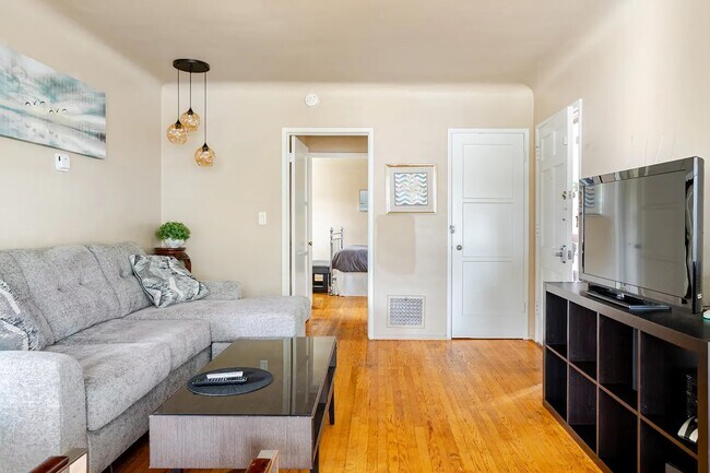 Building Photo - 2302 Loy Ln