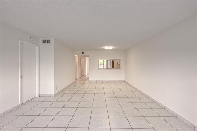 Building Photo - 9818 Nob Hill Ct