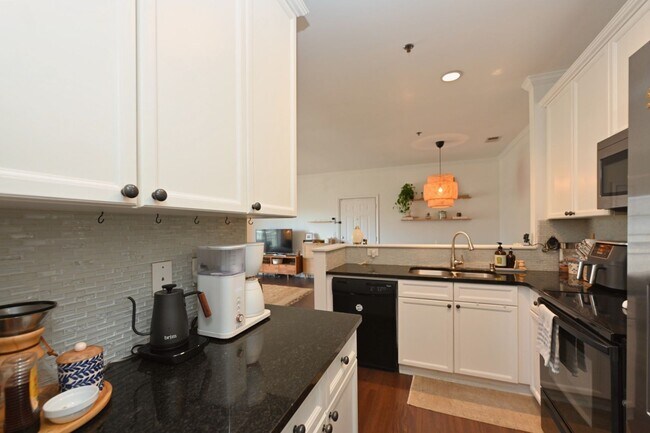 Building Photo - **SOPHISTICATED URBAN RETREAT IN THE HEART OF LENOX VILLAGE**
