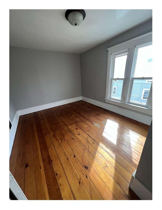 Building Photo - 685 Franklin St