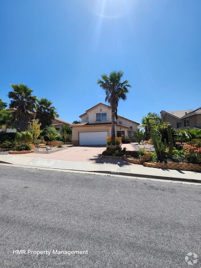 Building Photo - Beautiful two-story in Hunter's Ridge