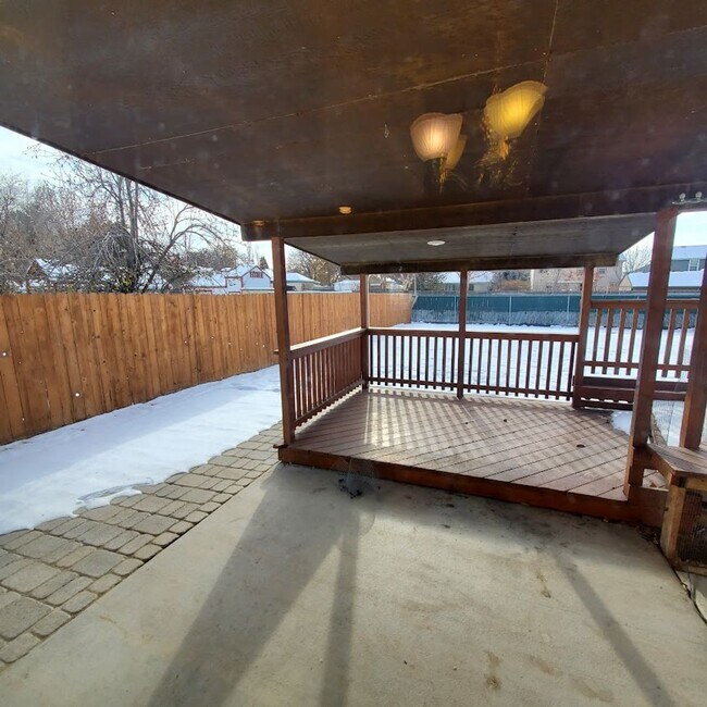 Building Photo - Charming West Boise Home with Spacious Yard and Modern. Prime Location!