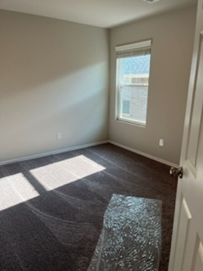 Building Photo - BRAND NEW HOME!