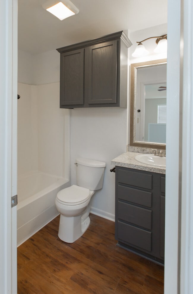 Building Photo - 2112 E Airline Rd