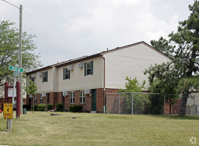 Building Photo - Fostoria Townhomes/Eco Village