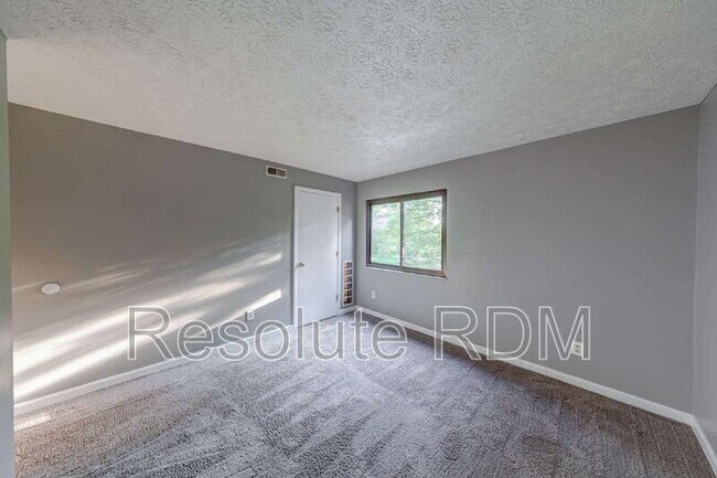 Building Photo - 4470 Village Ln