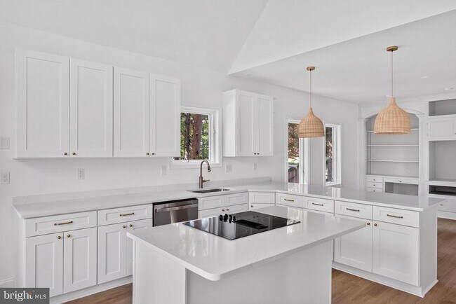 Building Photo - 221 Spring Race Ct
