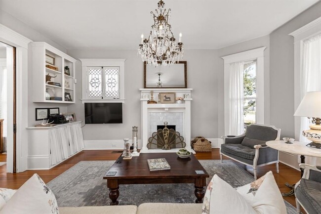 Building Photo - 201 Ramona St