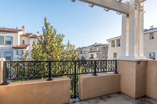 Building Photo - 465 Magritte Way