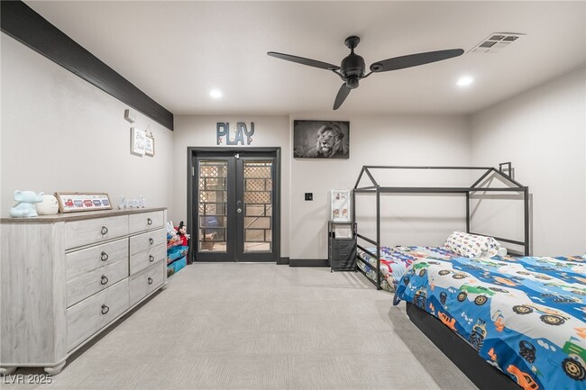 Building Photo - 2905 La Mesa Dr