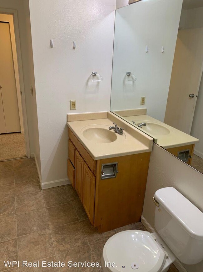 Building Photo - 2 br, 1 bath House - 4106 Factoria Blvd SE...
