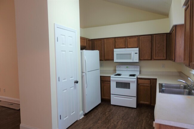 Building Photo - 312 Sprucewood Ct