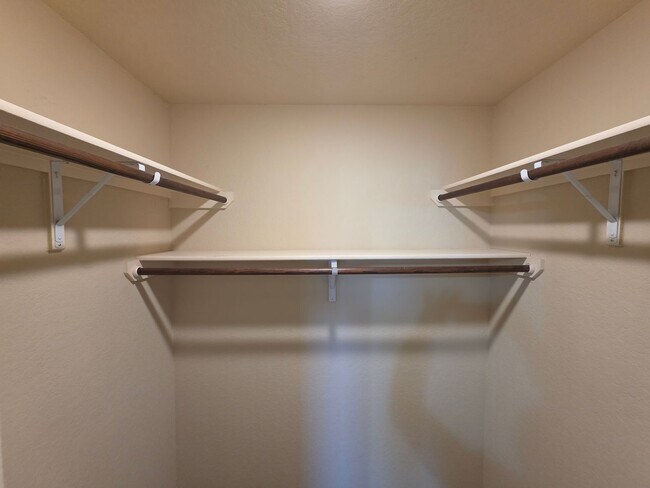 Building Photo - 6838 Lakeview Dr.