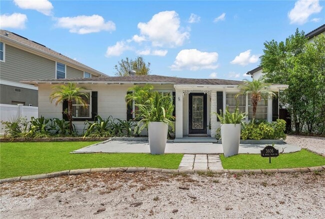 Primary Photo - 3606 W Royal Palm Cir