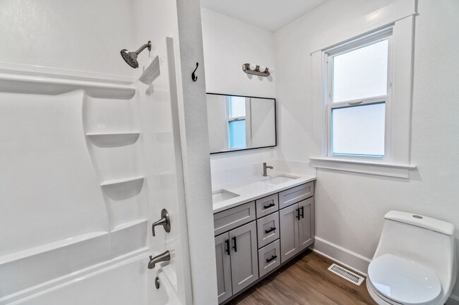 Building Photo - Beautifully Remodeled 3 Bed 1 Bath Single ...