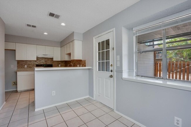 Building Photo - 6020 Westcreek Dr