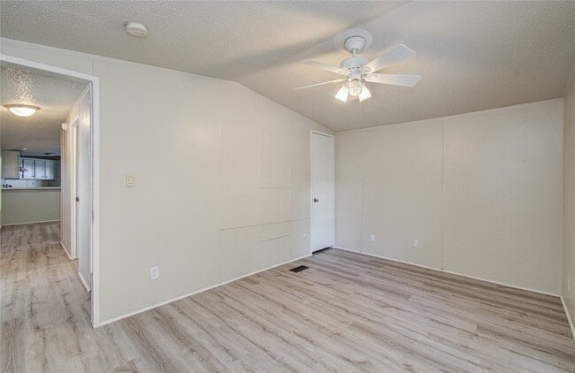 Building Photo - 13704 Lookout Ct