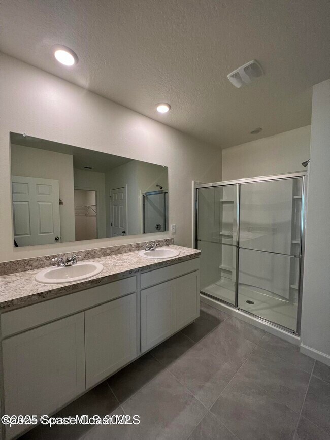 Building Photo - 7459 Tourmaline Dr