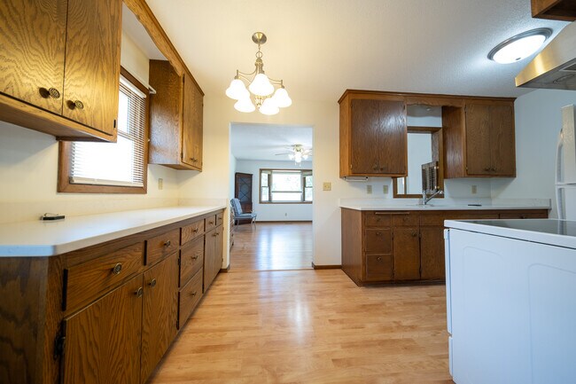 Building Photo - 14865 Damask Ave W