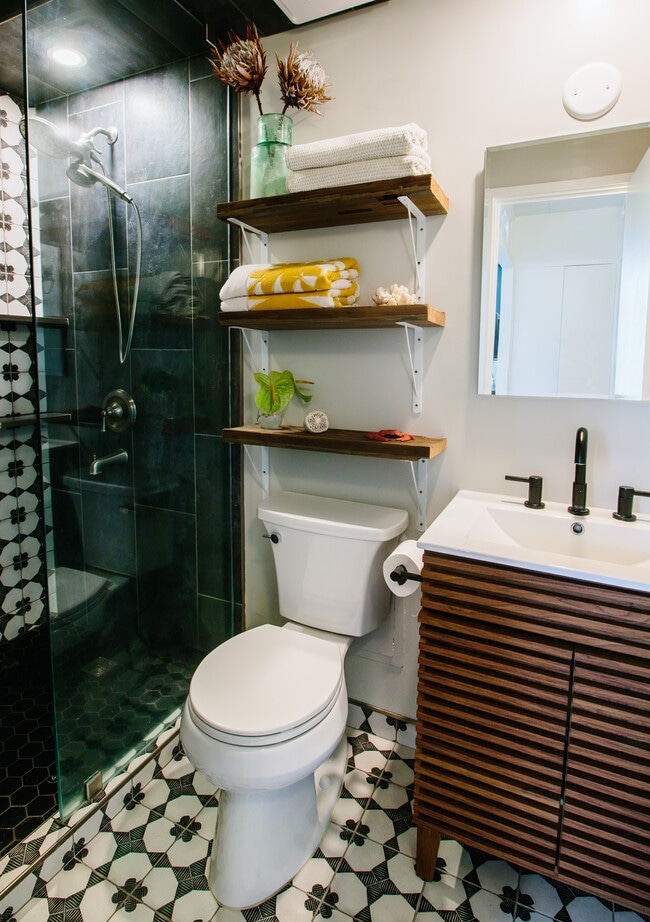 Building Photo - 3810 Leahi Ave