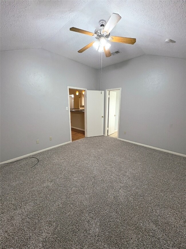 Building Photo - 1014 Stoneleigh Ct