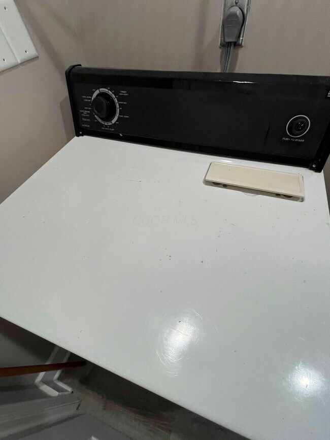 Building Photo - 7831 Meadowhaven Blvd