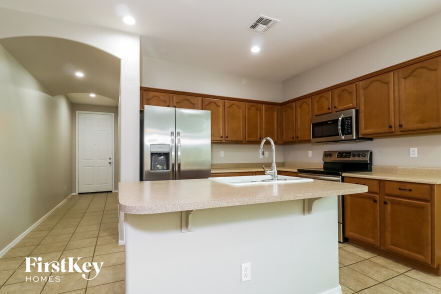 Building Photo - 15293 W Morning Glory St